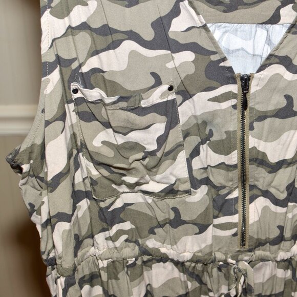 FREE WITH BUNDLE - Torrid 4 (4X) Camo Mini Challis Zip-Front Shirt Dress FLAWED - Picture 3 of 15